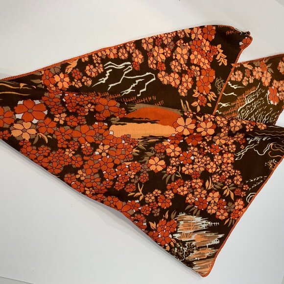 Vintage patterned triangular scarf in brown and orange - Picture 2 of 3
